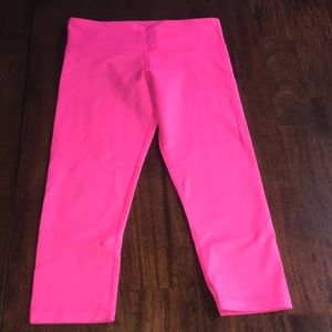 Lululemon women’s wunder under crop, size 6